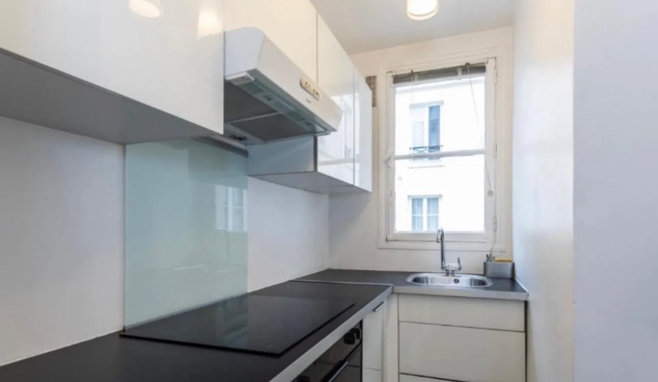 Elegant Area And Center Of Paris Apartment France